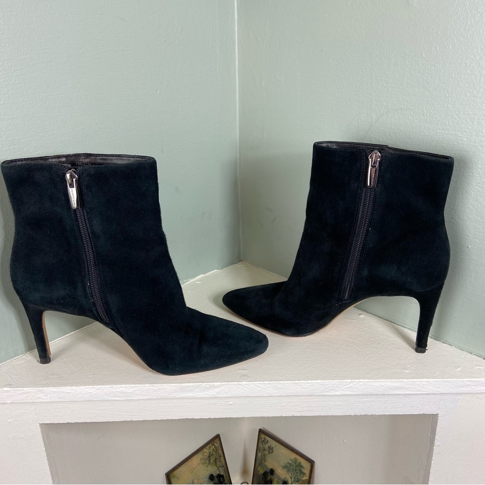 3/$9 Vince Camuto Allost Black Suede Leather Ankle Mid-Heel Booties Boots Pointy - Picture 16 of 16